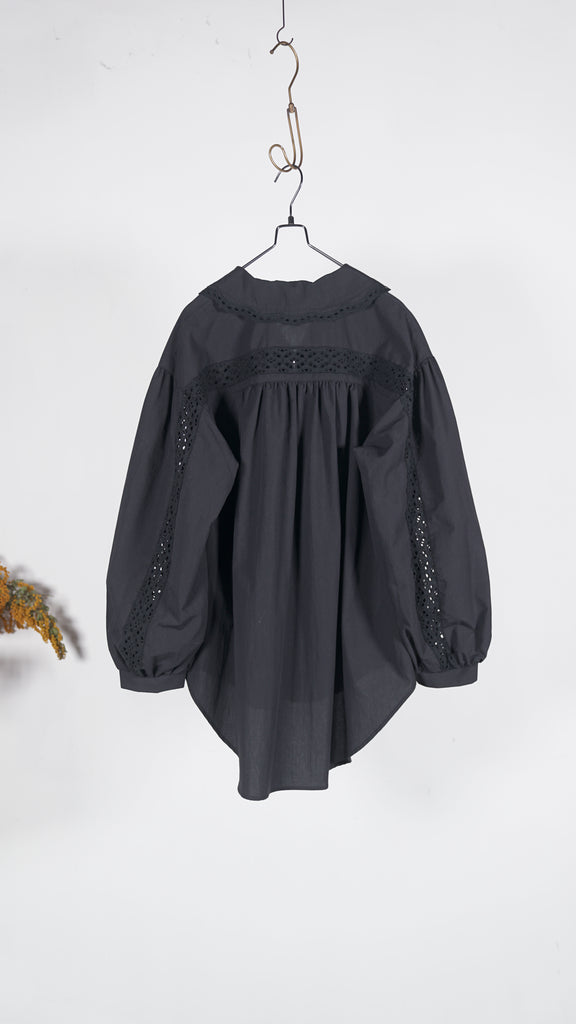 Shinzone Lace-Up Blouse Black - OKURA