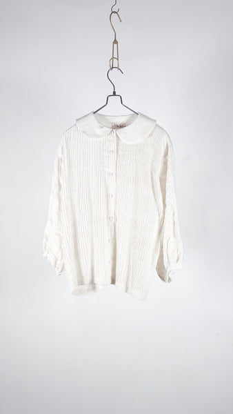 Bunon Flower Tuck Blouse - Khadi Cotton Silk Flower Embroidery B.White - OKURA