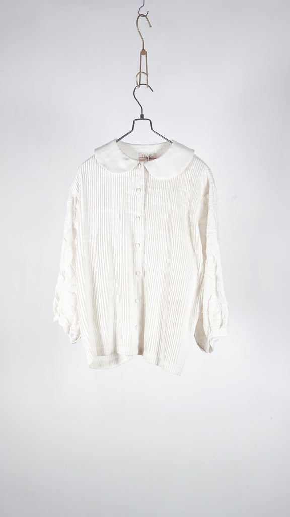 Bunon Flower Tuck Blouse - Khadi Cotton Silk Flower Embroidery B.White - OKURA