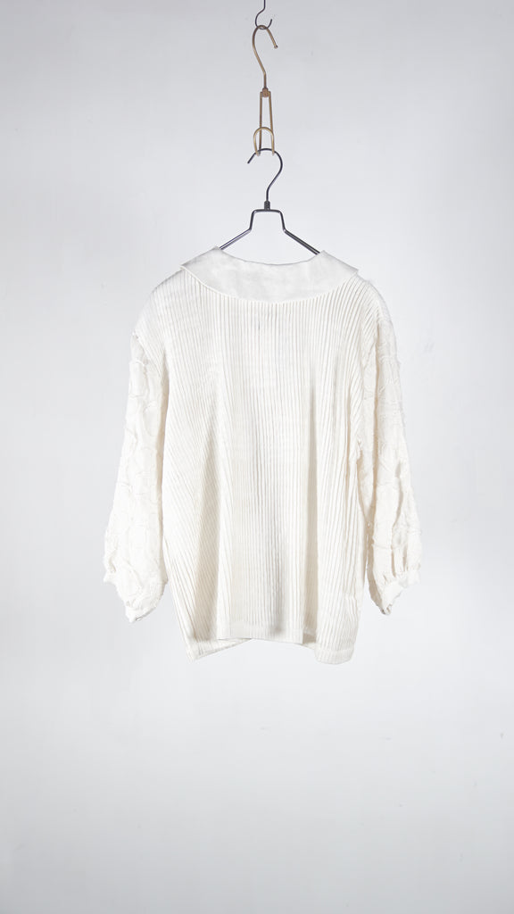 Bunon Flower Tuck Blouse - Khadi Cotton Silk Flower Embroidery B.White - OKURA