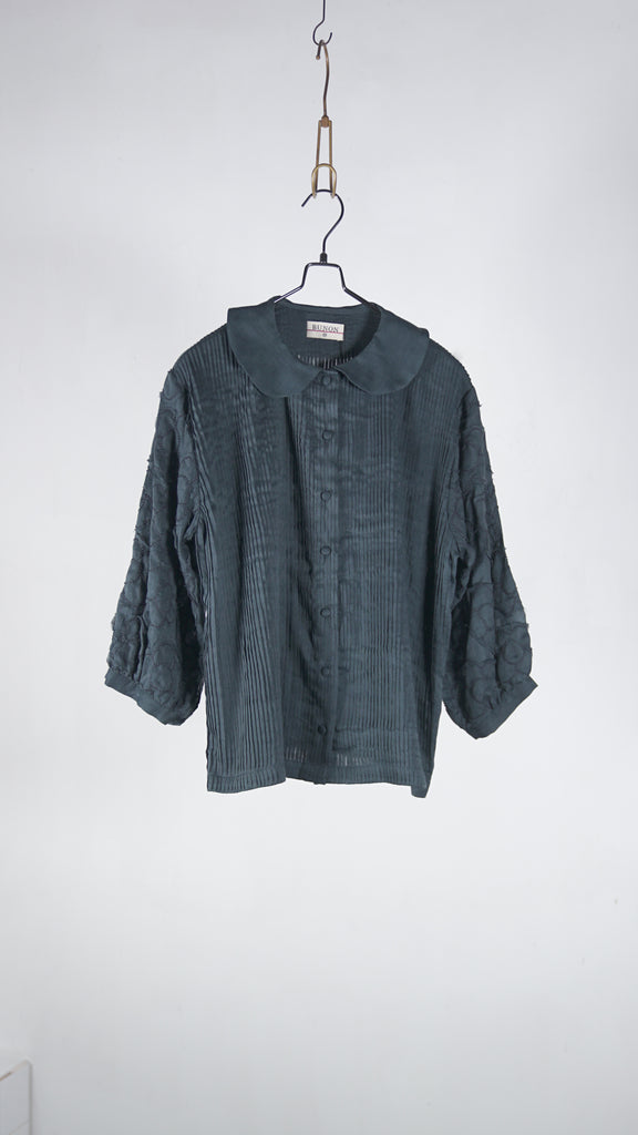 Bunon Flower Tuck Blouse - Khadi Cotton Silk Flower Embroidery Charcoal - OKURA