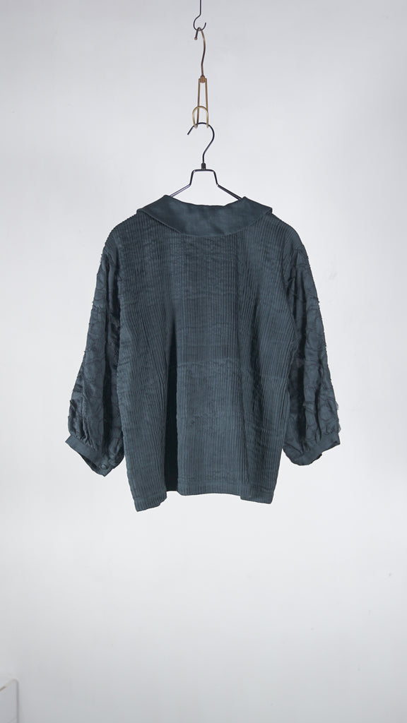 Bunon Flower Tuck Blouse - Khadi Cotton Silk Flower Embroidery Charcoal - OKURA