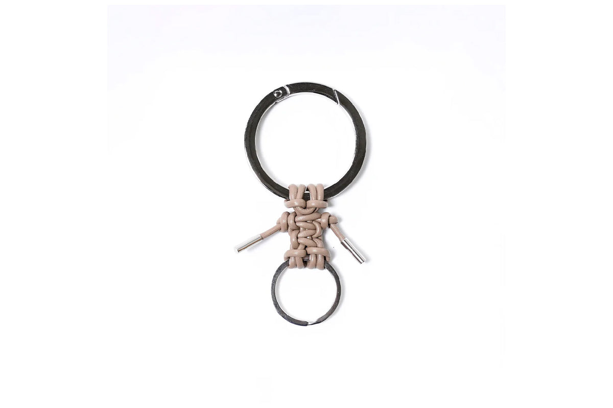 Itti Cristy Knotman Ring Taupe – OKURA