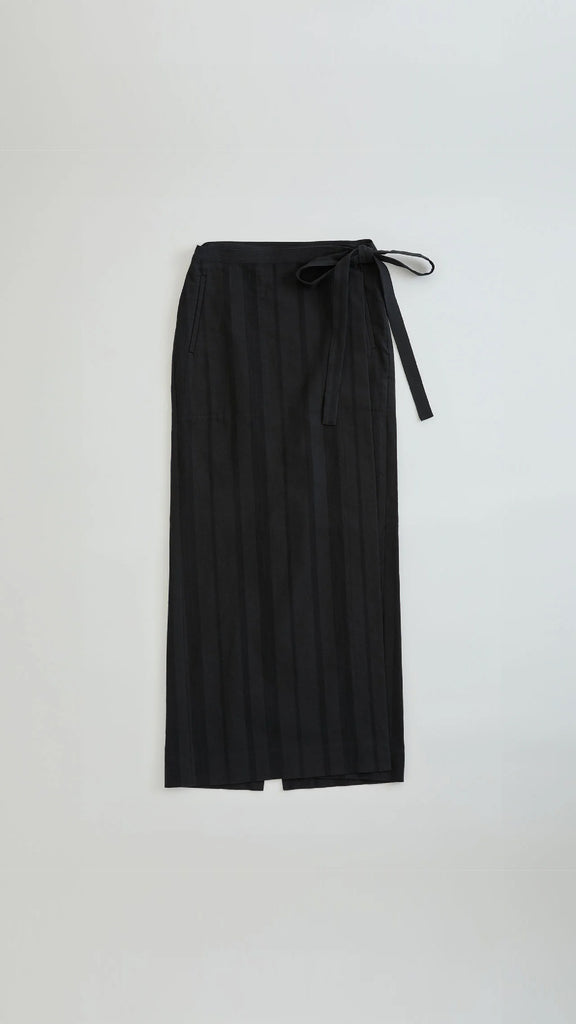 Shinzone Linen Striped Weap Skirt Black - OKURA