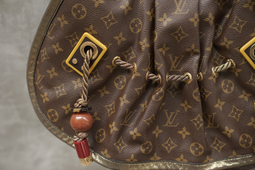 The Louis Vuitton Kalahari bag. Just gorgeous.  Womens fashion shoes,  Louis vuitton bag, Bags